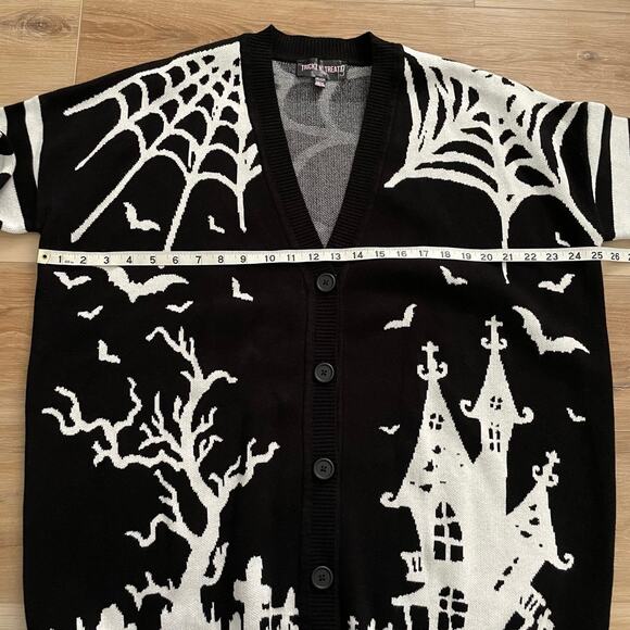 Trickz N' Treatz Haunted Homestead Oversized Cardigan M/L - Picture 4 of 5